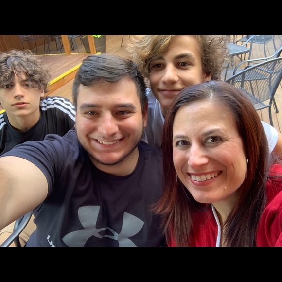 Meet your Posher, Lisa - Picture 2 of 4